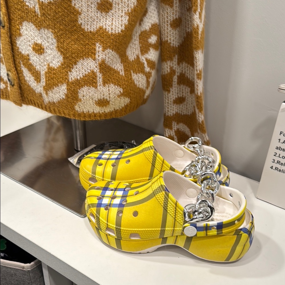 Crocs lmt edition clueless Cher platform Yellow Plaid Clogs Guc - Picture 8 of 13